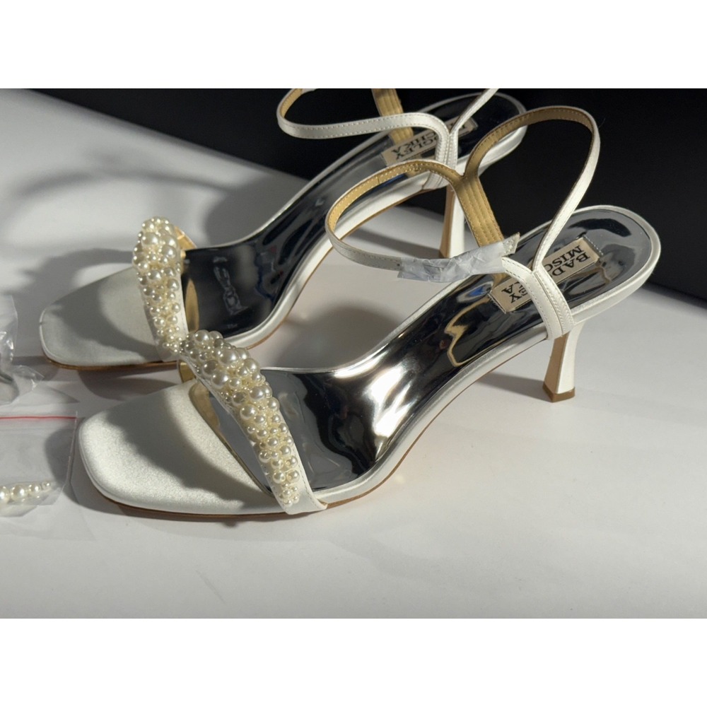 Badgley‎ Mischka Caitlyn Heels White Satin Pearl Embellished Ankle Strap size 11 - Picture 13 of 15